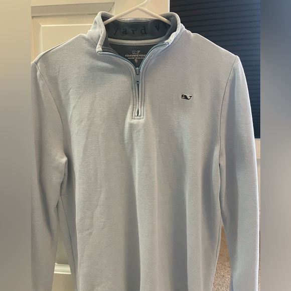 Vineyard Vines Quarter Zip - Picture 1 of 2